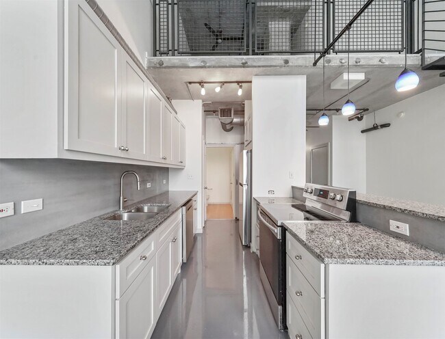 Building Photo - 2000 Bagby St