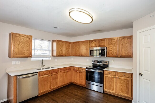 Building Photo - 6545 Ziegler Ln