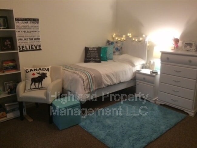 Building Photo - 572 NE Stadium Way