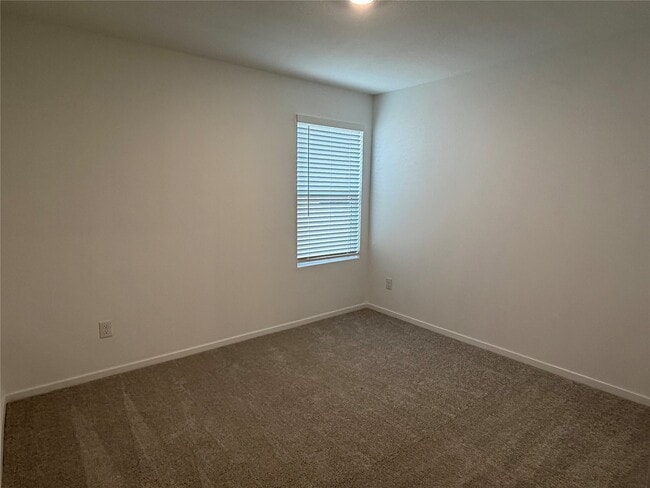 Building Photo - 940 Woodhaven Lks Dr