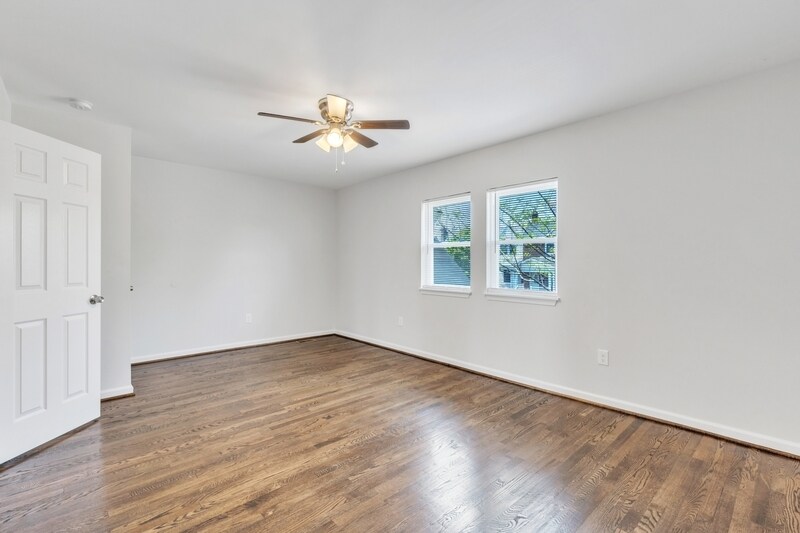 Building Photo - 731 Mt Holly St