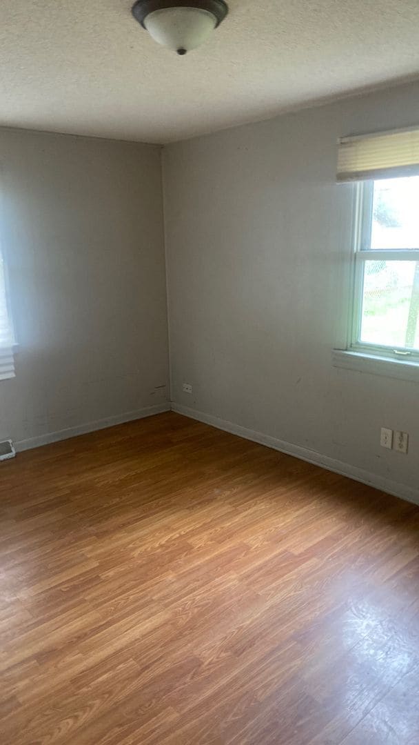 Building Photo - 3 Bedrooms, 1 Bathroom Home in Brainerd, MN