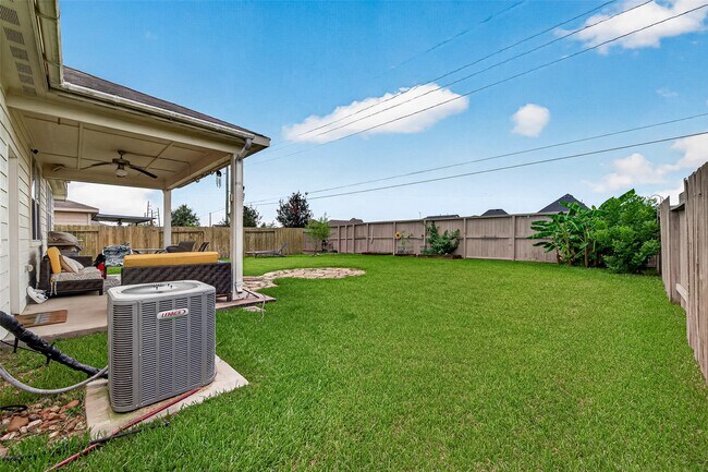 Building Photo - 16123 Duck Tail Ln