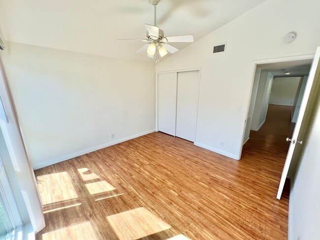 Building Photo - Spacious 3BR Single-Story Residence | Central Air, Fireplace, Private Backyard Retreat
