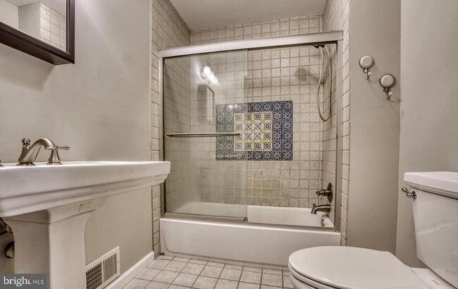 Building Photo - 818 W 36th St