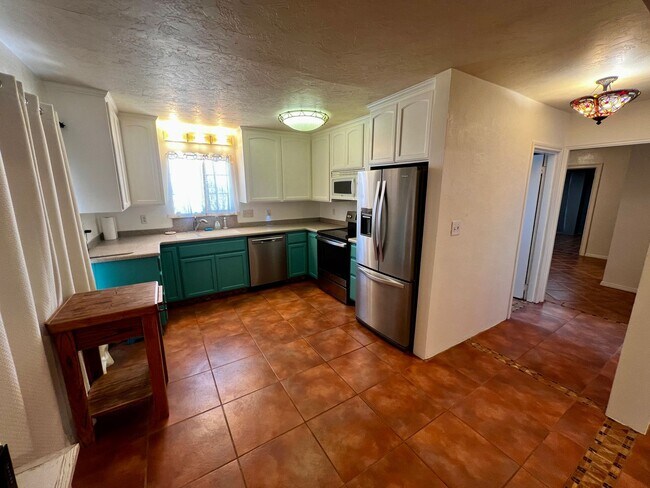 Building Photo - Charming 3-Bedroom Home for Rent in Lander...