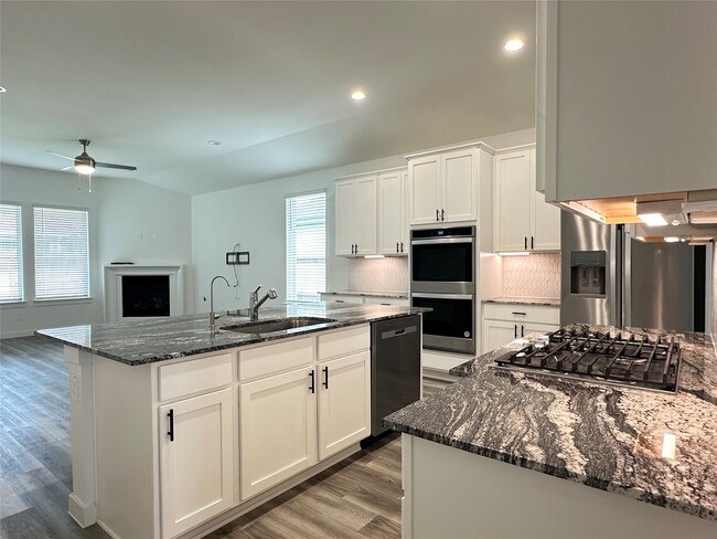 Building Photo - 2314 Cool Grns St