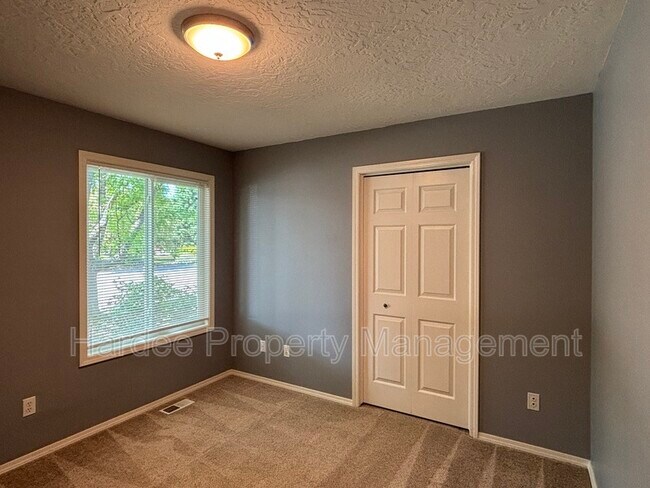 Building Photo - 2322 E Mugo St