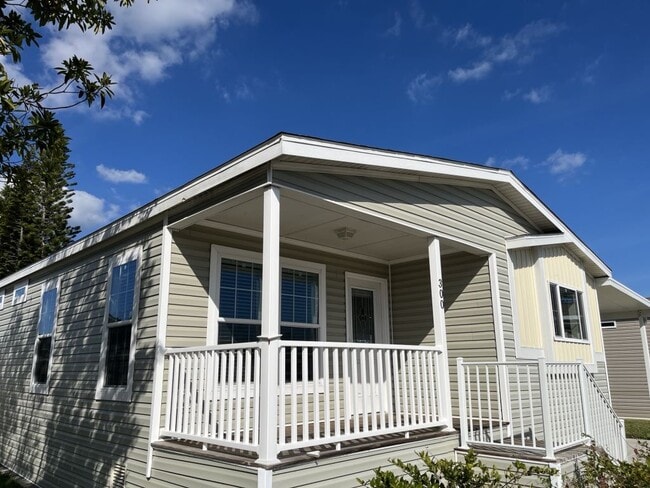 Building Photo - 300 Peck St