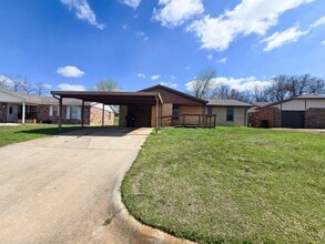 Building Photo - 3 Bed 1.5 Bath in Shawnee!
