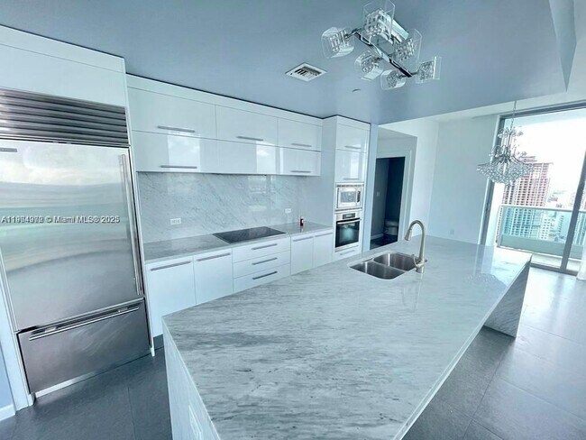 Building Photo - 900 Biscayne Blvd