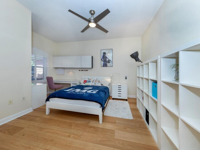 Building Photo - 5531 46th Ct W