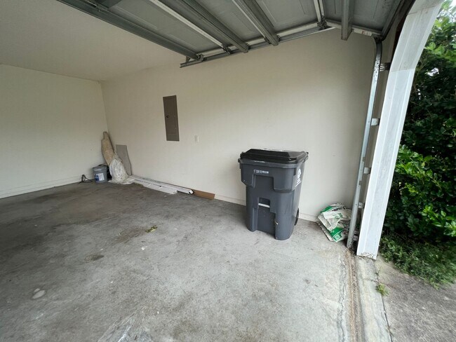 Building Photo - Welcome to this charming 3-bedroom, 2-bathroom home located in the desirable Ogden area of Whitne...