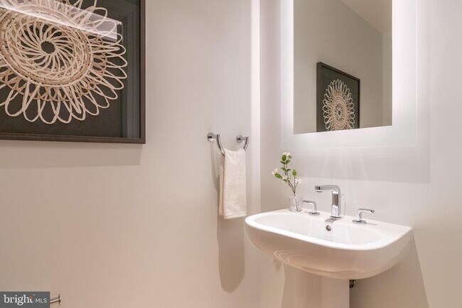 Building Photo - 2501 M St NW