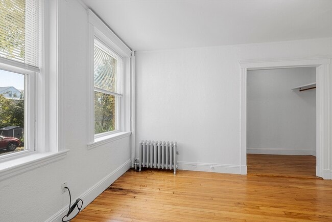 Building Photo - 170 Maple St