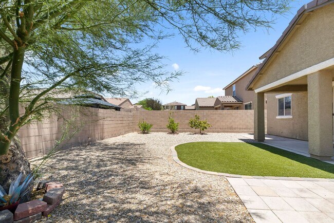 Building Photo - 4 Bedroom Home with Community Pool in Vail...