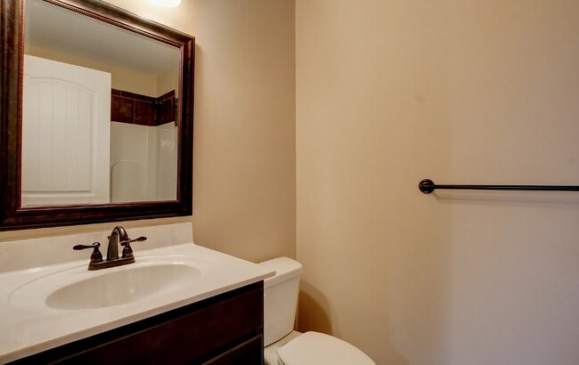 Building Photo - Fairview Lane