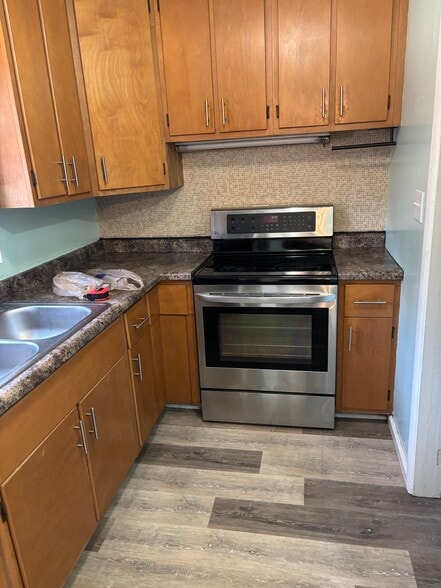 Kitchen - 4909 Mount Vernon Dr