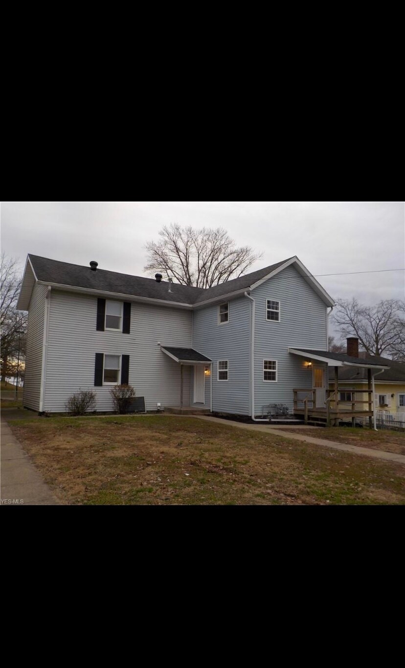 Building Photo - 1205 1/2 Pershing Rd
