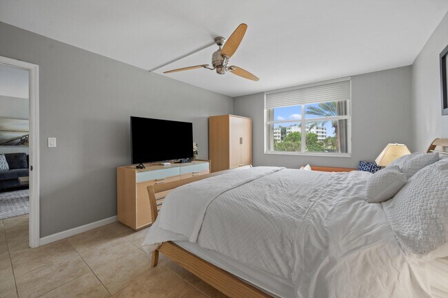 Building Photo - 2860 S Ocean Blvd