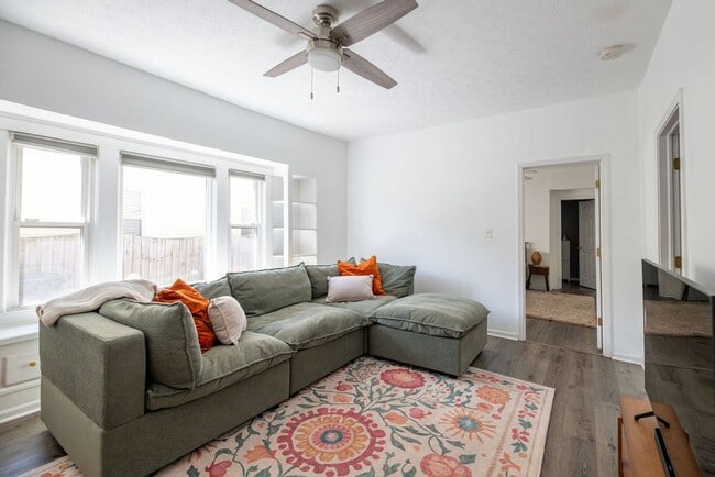 Building Photo - Prime Tremont Location | 2BR with Yard & Parking