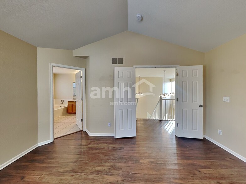 Building Photo - 10550 Mount Columbia Pl