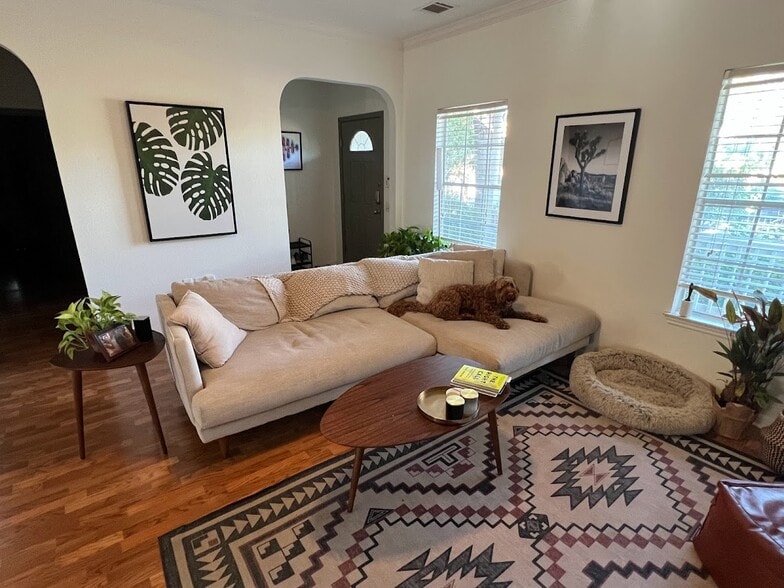 Living room - 1204 San Bernard St