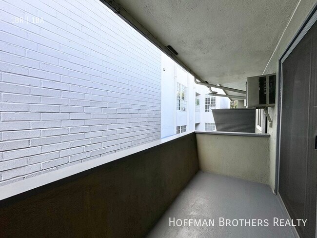 Building Photo - 8229 De Longpre Ave