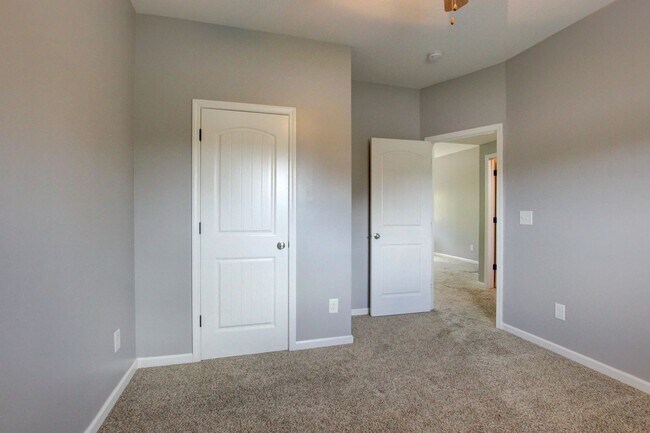 Building Photo - Sweet Splitlevel with Awesome Basement Area