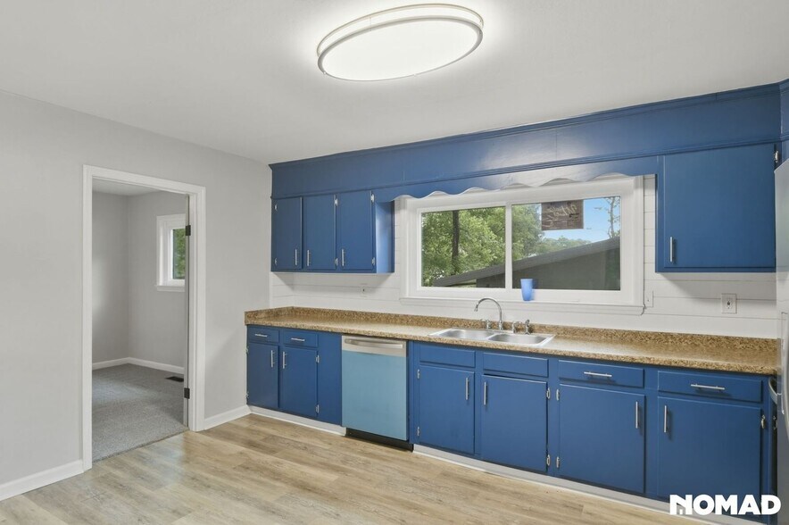 Building Photo - 1322 W Sherry Dr