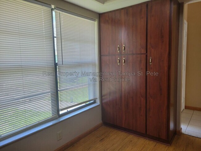 Building Photo - 2024 Sheffield Ct