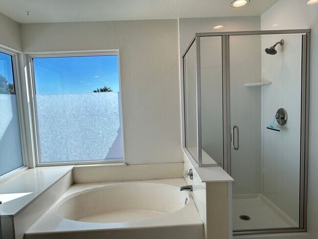 Building Photo - MUST SEE HOME IN AVONDALE WITH POOL!