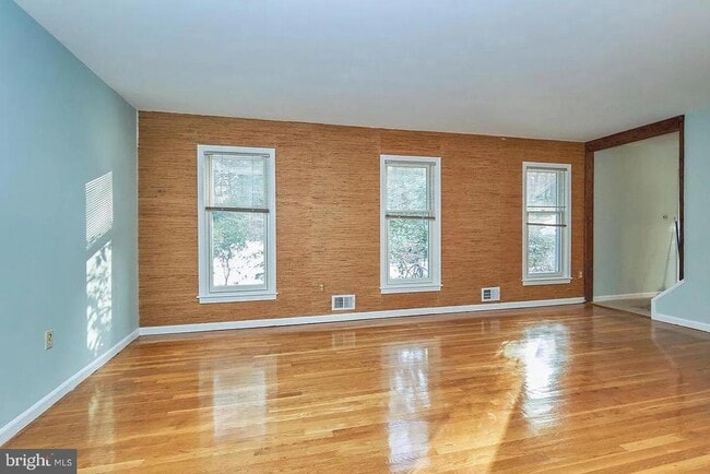 Building Photo - 11312 Myrtle Ln