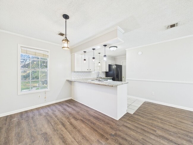 Building Photo - COMING SOON! 3 Beds, 2 Baths House for rent in Milton!