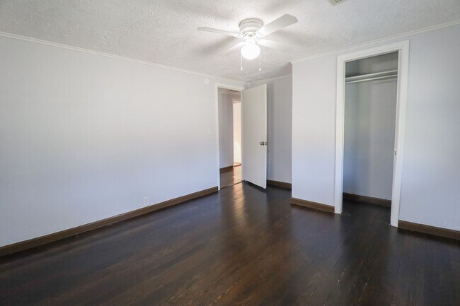 Building Photo - 4 Bed | 1.5 Bath in North Tulsa!