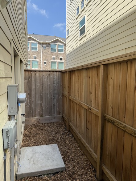 Building Photo - 8705 Bryam