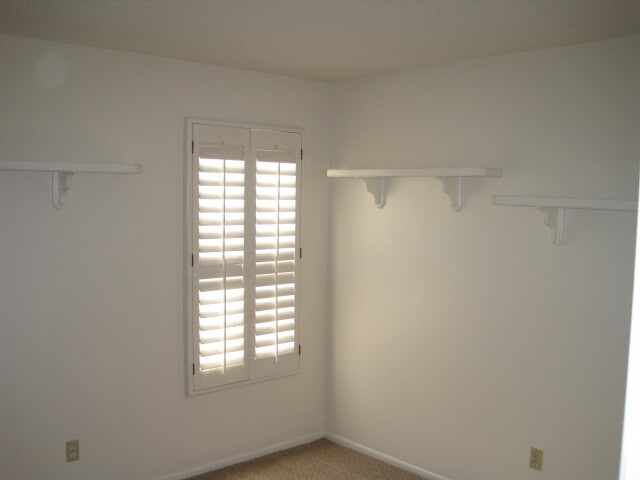 Building Photo - 1927 E Hampton Ave