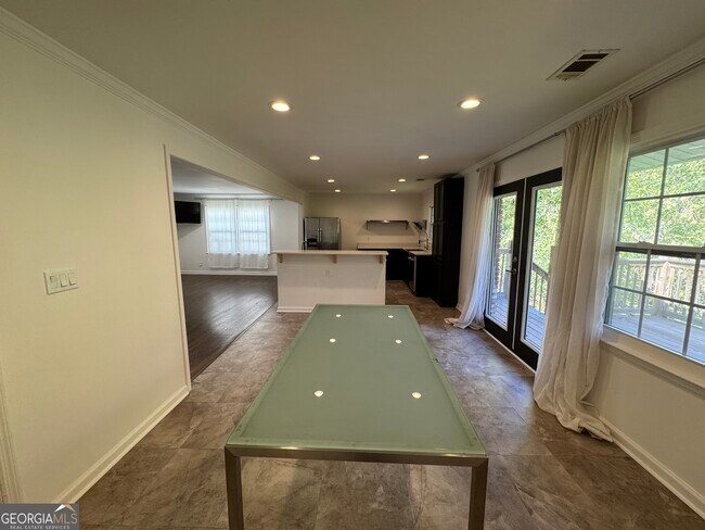 Building Photo - 995 Fleetwood Cir SW