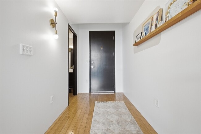 Building Photo - 156 Porter St