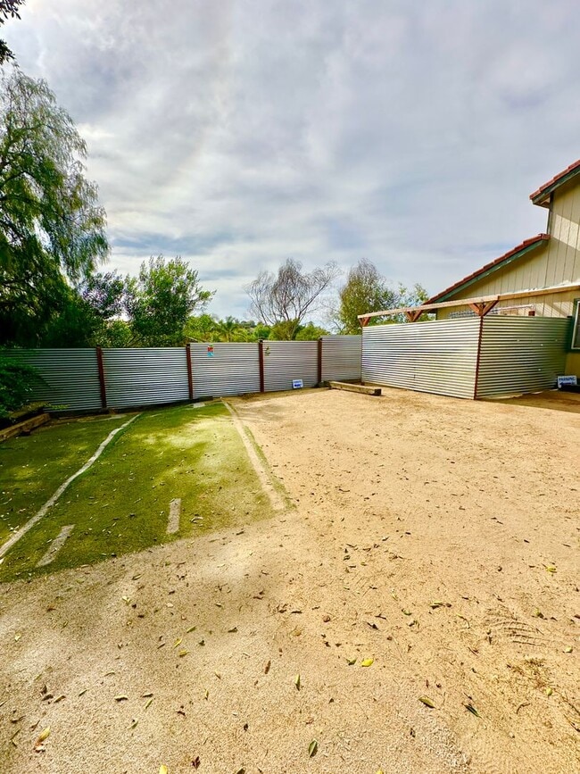 Building Photo - Beautiful Upstairs Studio Guest House Unit on Private Property, Amazing Views, All Main Utilities...