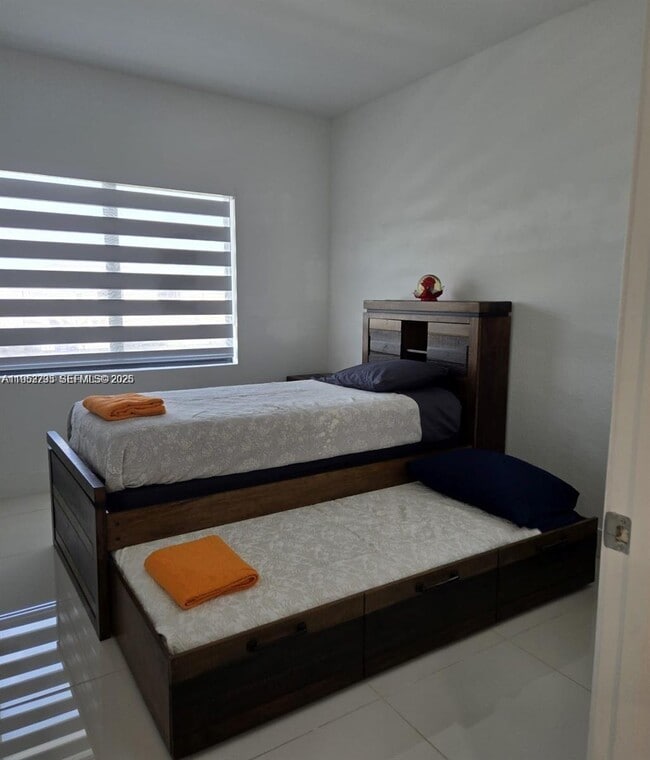 Building Photo - 249 NW 12th Ct