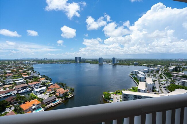 Building Photo - 1000 W Island Blvd