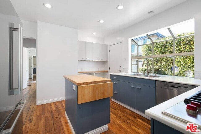 Building Photo - 486 Denslow Ave