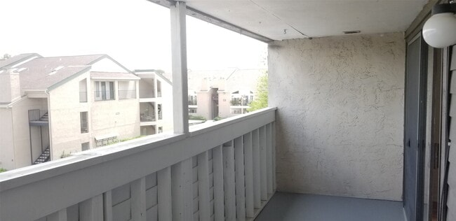 Building Photo - 3015 Walnut Bend Ln