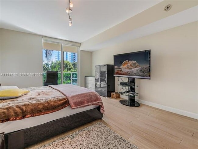 Building Photo - 3330 NE 190th St