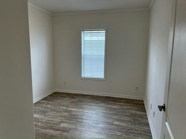 Building Photo - 568 Plaza Del Sol