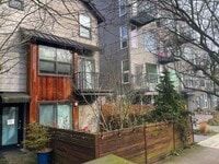 Building Photo - Modern Green Lake Townhome on Quiet Street!