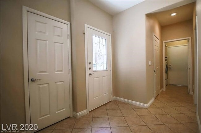 Building Photo - 9242 Grassy Weep Ct