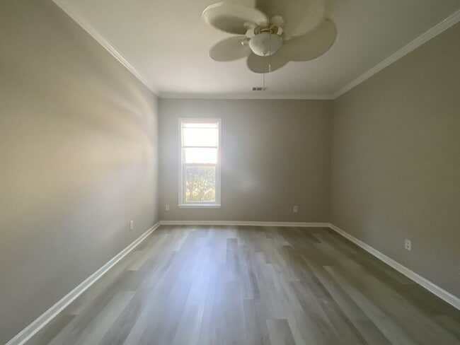 Building Photo - Three-bedroom ranch style home located in Baynard Park!