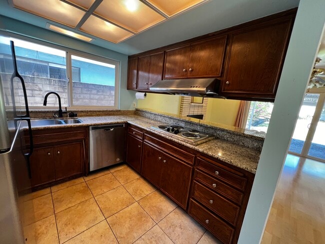 Building Photo - 2260 Crocker Way